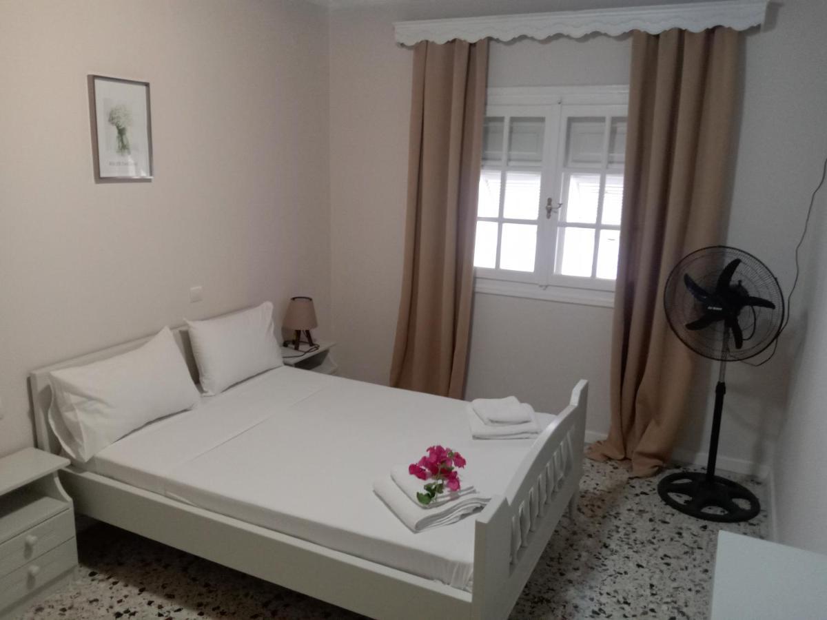 זקינטוס טאון Menegis Apartment מראה חיצוני תמונה