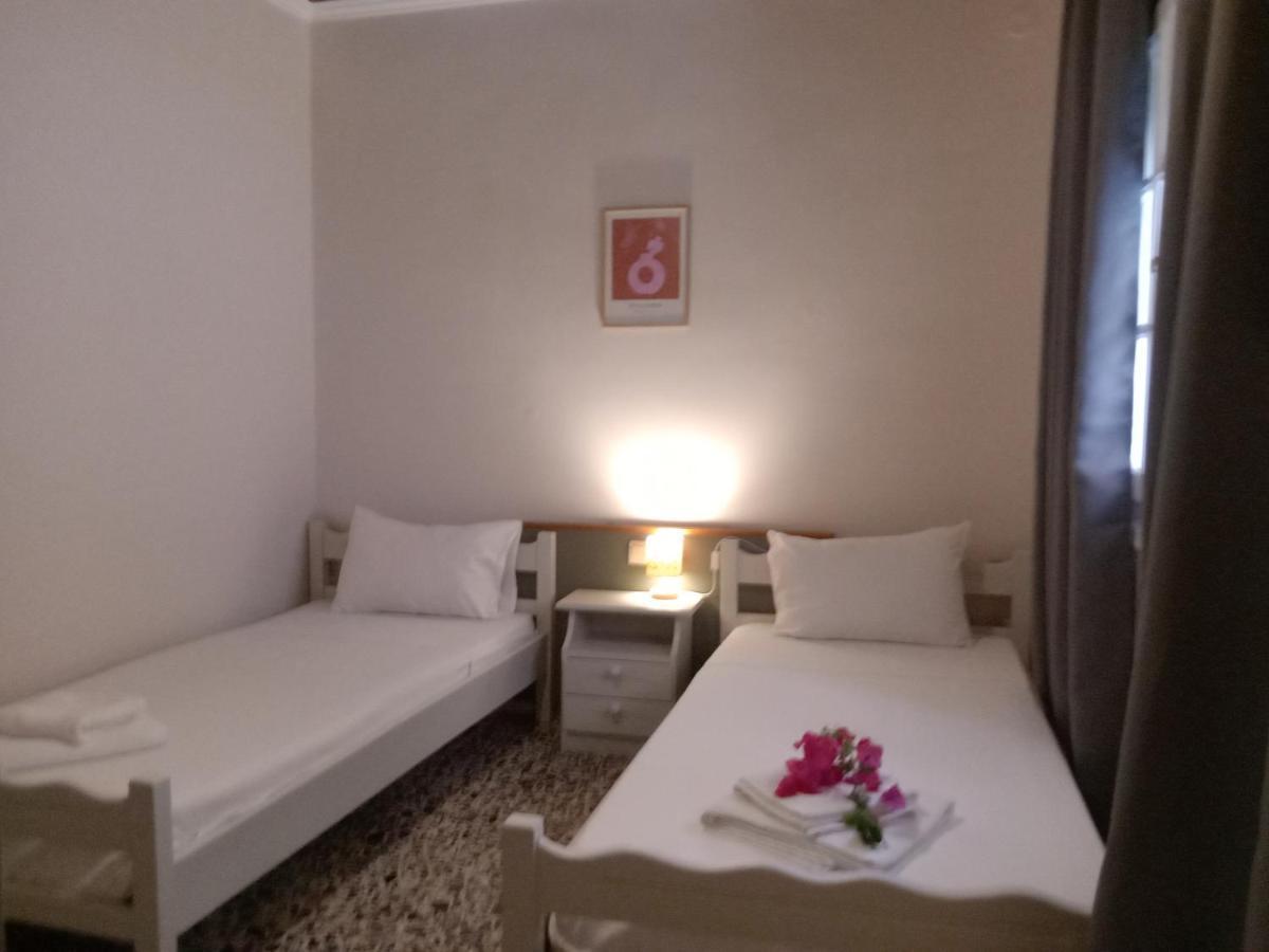 זקינטוס טאון Menegis Apartment מראה חיצוני תמונה