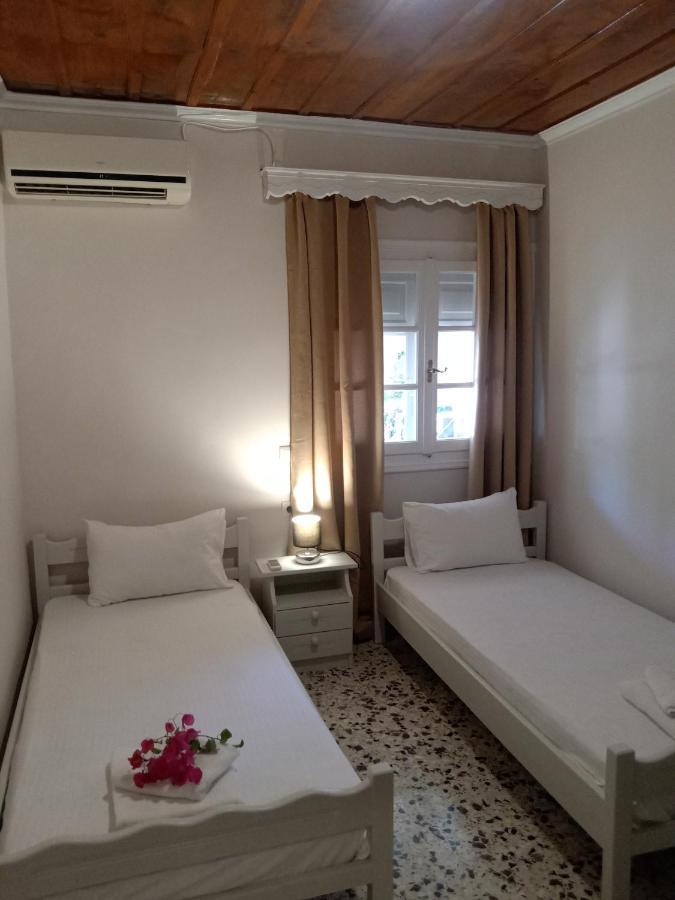 זקינטוס טאון Menegis Apartment מראה חיצוני תמונה