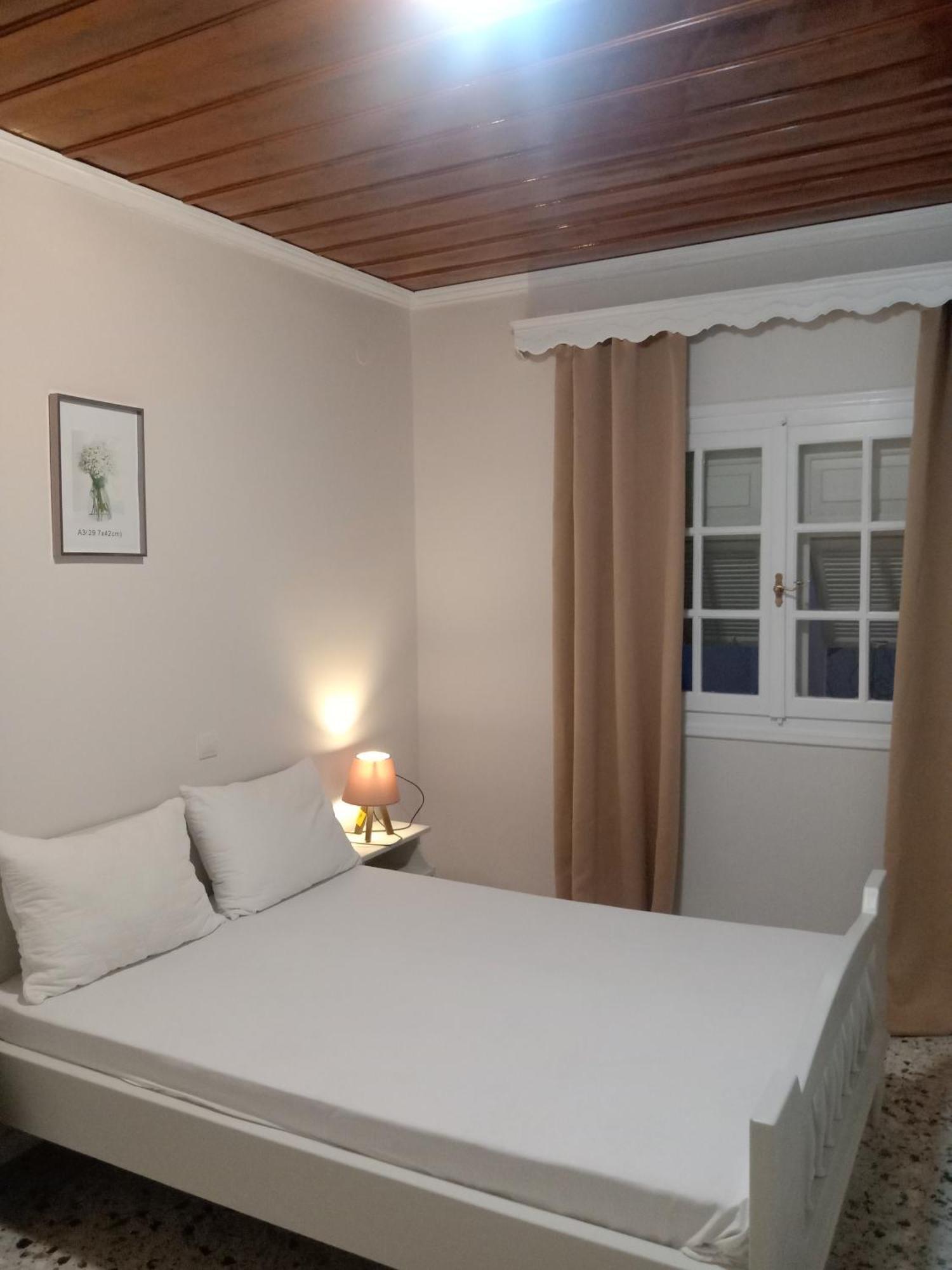 זקינטוס טאון Menegis Apartment מראה חיצוני תמונה