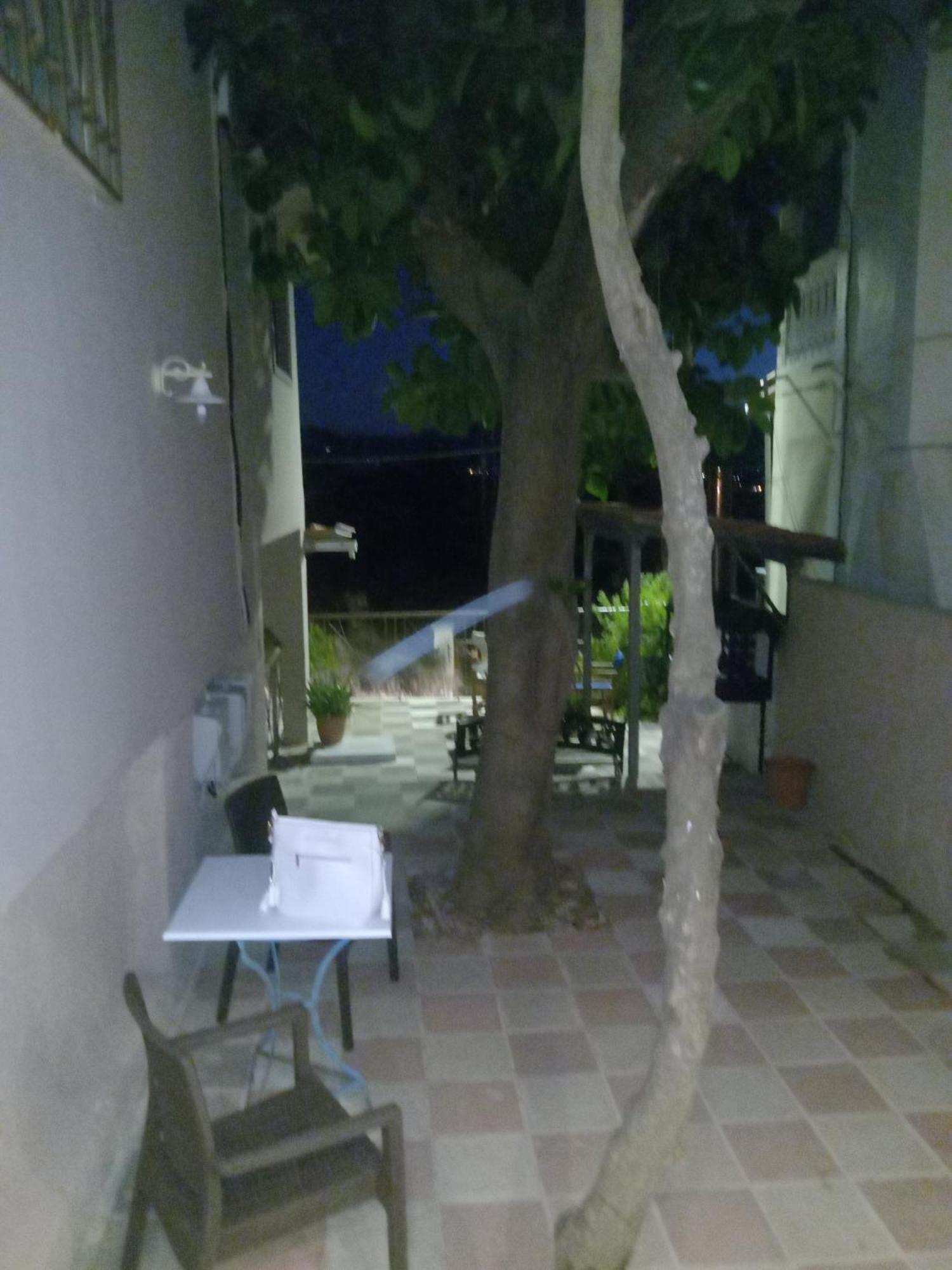 זקינטוס טאון Menegis Apartment מראה חיצוני תמונה