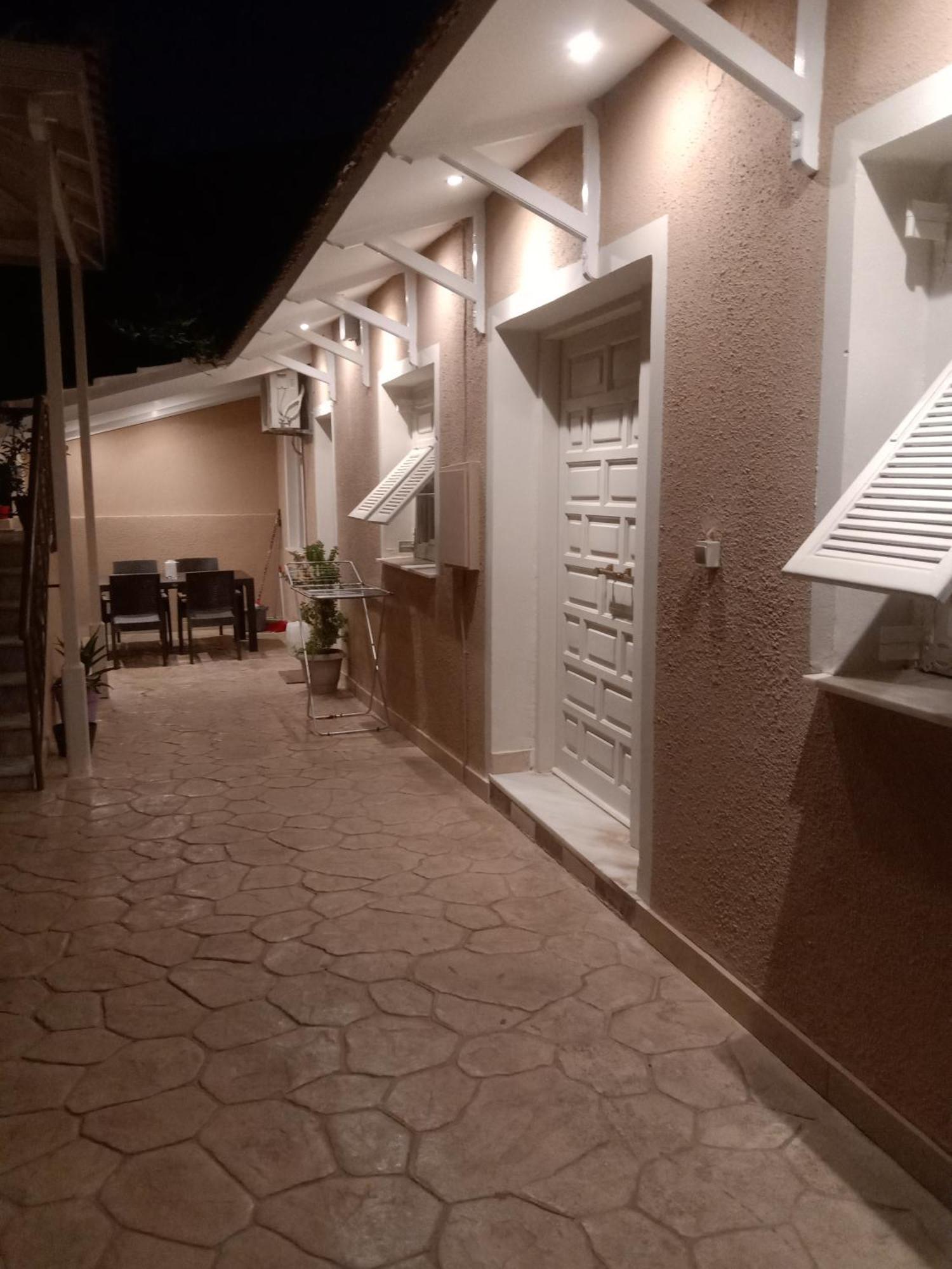 זקינטוס טאון Menegis Apartment מראה חיצוני תמונה