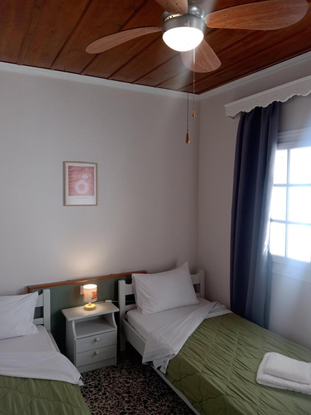 זקינטוס טאון Menegis Apartment מראה חיצוני תמונה